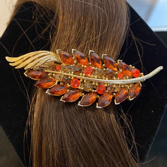 Vintage Brooch up-cycled in to a Hair Barrett. Excellent condition. 3” - Picture 3 of 7